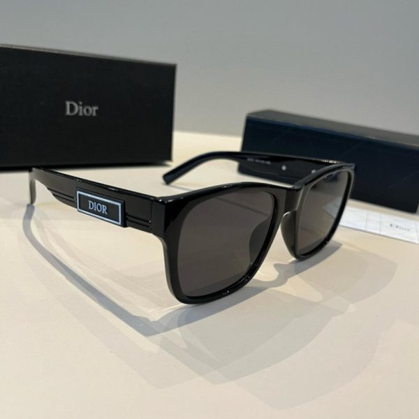designer,replica,clothing,fake,1:1,lv,luxury,high quality Dior Men’s Collection: Temples adorned with an embossed Dior logo (6RGLVM).