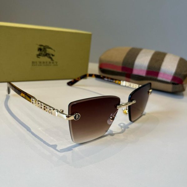 designer,replica,clothing,fake,1:1,lv,luxury,high quality Burberry’s new integrated driving sunglasses are a must-have for any outing, and many celebrities have worn them. (I4HYEN)