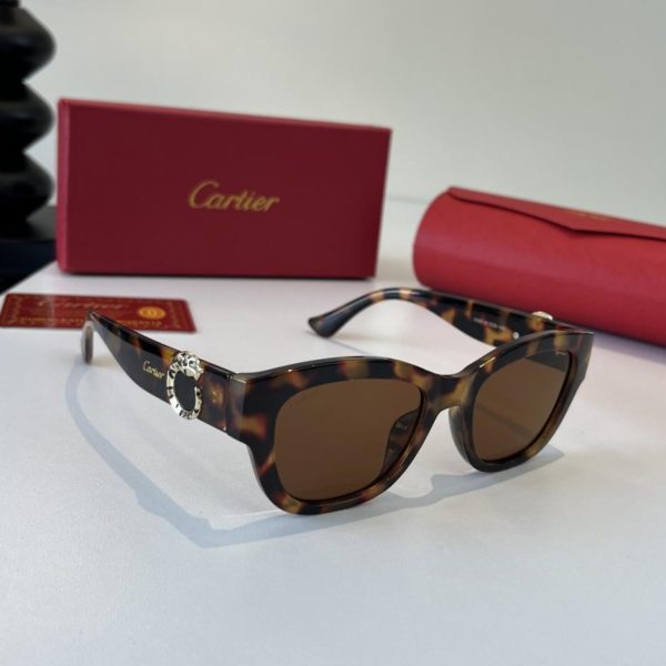 designer,replica,clothing,fake,1:1,lv,luxury,high quality Cartier sunglasses with a minimalist signature logo on the leg (F9LMHJ)