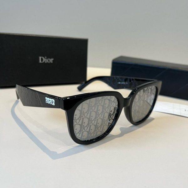designer,replica,clothing,fake,1:1,lv,luxury,high quality Dior Men’s Collection: Temples adorned with an embossed Dior logo (UXVX4M)
