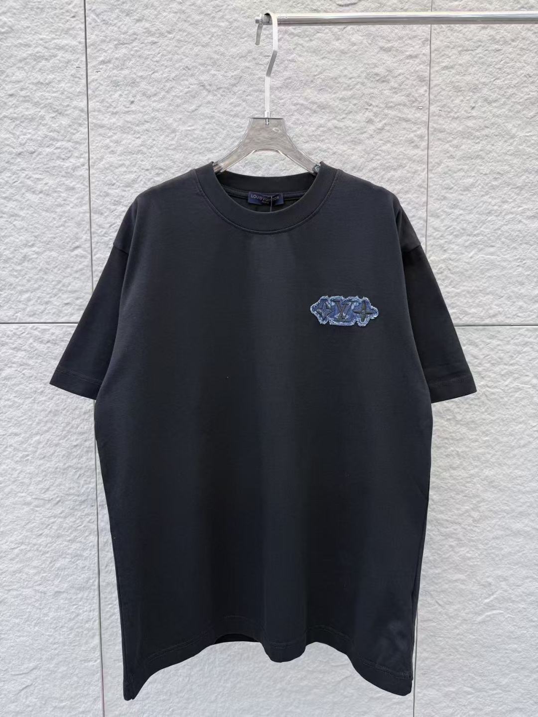 designer,replica,clothing,fake,1:1,lv,luxury,high quality LV Spring/Summer New Arrival: Washed Denim Appliqué Embroidered Crew Neck Short-Sleeve T-Shirt (2XFKOD) designer,replica,clothing,fake,1:1,lv,luxury,high quality LV Spring/Summer New Arrival: Washed Denim Appliqué Embroidered Crew Neck Short-Sleeve T-Shirt (2XFKOD)