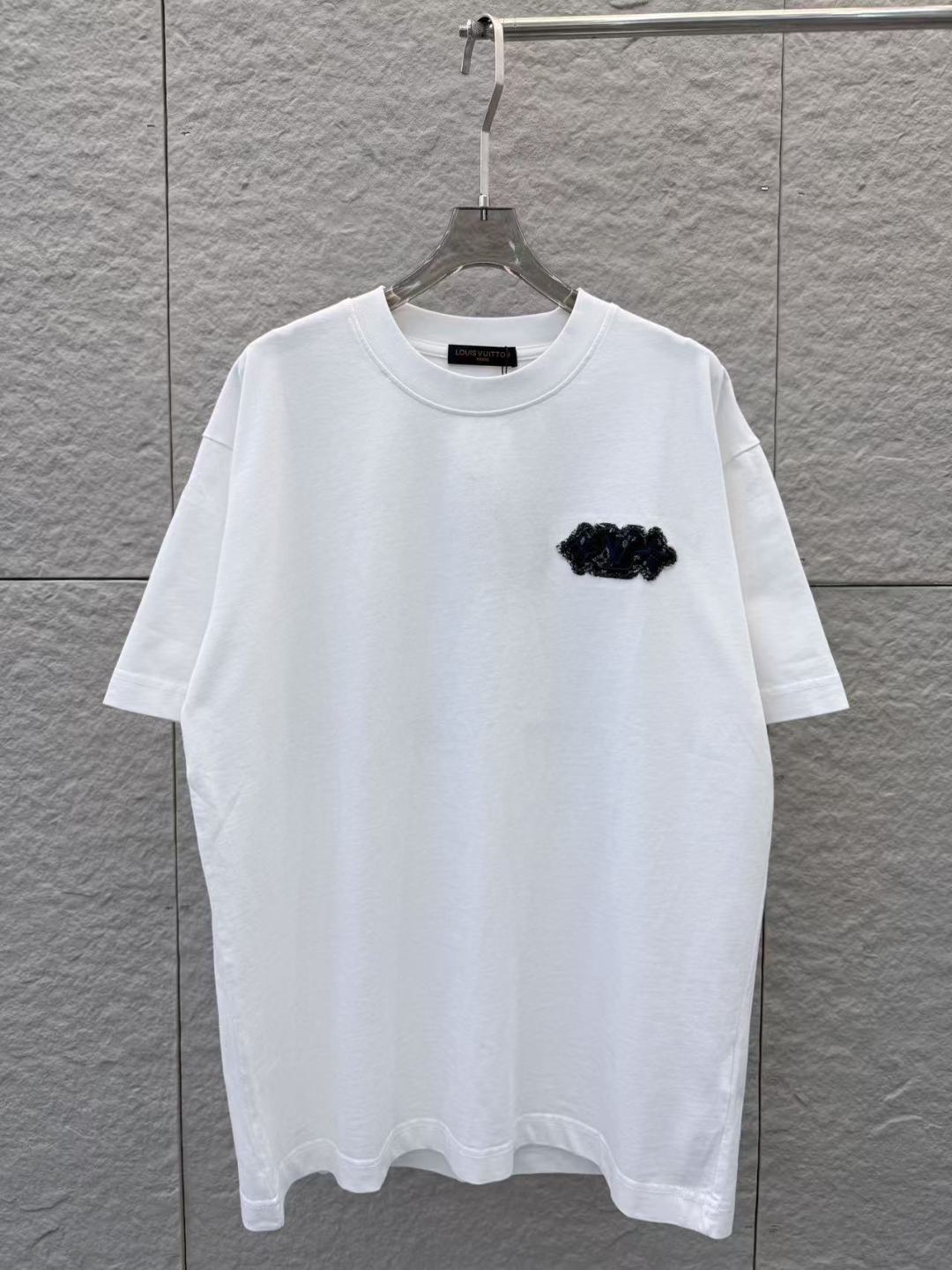 designer,replica,clothing,fake,1:1,lv,luxury,high quality LV Spring/Summer New Arrival: Washed Denim Appliqué Embroidered Crew Neck Short-Sleeve T-Shirt (FWG6WR) designer,replica,clothing,fake,1:1,lv,luxury,high quality LV Spring/Summer New Arrival: Washed Denim Appliqué Embroidered Crew Neck Short-Sleeve T-Shirt (FWG6WR)