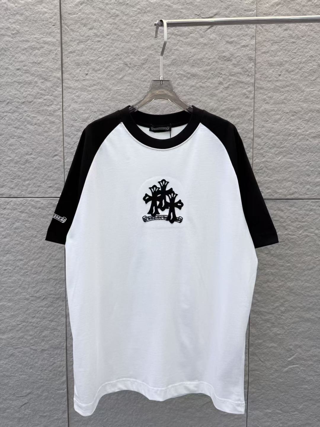 designer,replica,clothing,fake,1:1,lv,luxury,high quality Chrome Hearts Spring/Summer New Arrival: Round Neck Short-Sleeve T-Shirt with Horseshoe Flower Embroidery (8LG7WS) designer,replica,clothing,fake,1:1,lv,luxury,high quality Chrome Hearts Spring/Summer New Arrival: Round Neck Short-Sleeve T-Shirt with Horseshoe Flower Embroidery (8LG7WS)