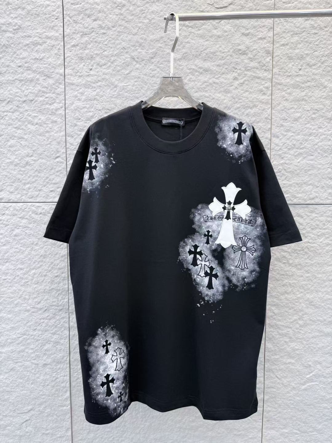 designer,replica,clothing,fake,1:1,lv,luxury,high quality Chrome Hearts Spring/Summer New Arrival: Dot Print + Leather Patchwork Cross Embroidery Crew Neck Short-Sleeve T-Shirt (HCZLKT) designer,replica,clothing,fake,1:1,lv,luxury,high quality Chrome Hearts Spring/Summer New Arrival: Dot Print + Leather Patchwork Cross Embroidery Crew Neck Short-Sleeve T-Shirt (HCZLKT)