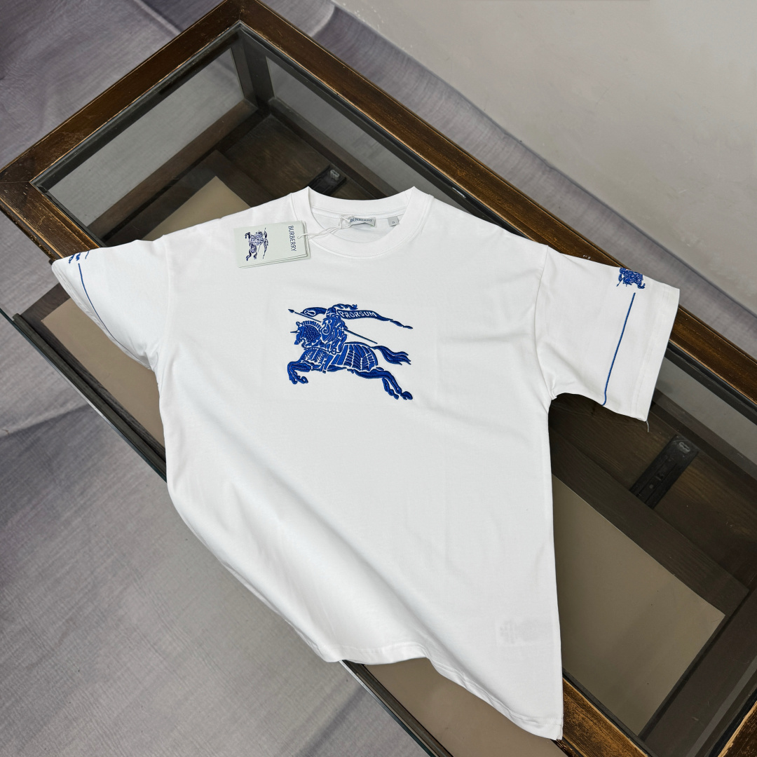 designer,replica,clothing,fake,1:1,lv,luxury,high quality BURBERRY’s latest embroidered horse logo short-sleeved T-shirt (DKXMUA) designer,replica,clothing,fake,1:1,lv,luxury,high quality BURBERRY’s latest embroidered horse logo short-sleeved T-shirt (DKXMUA)