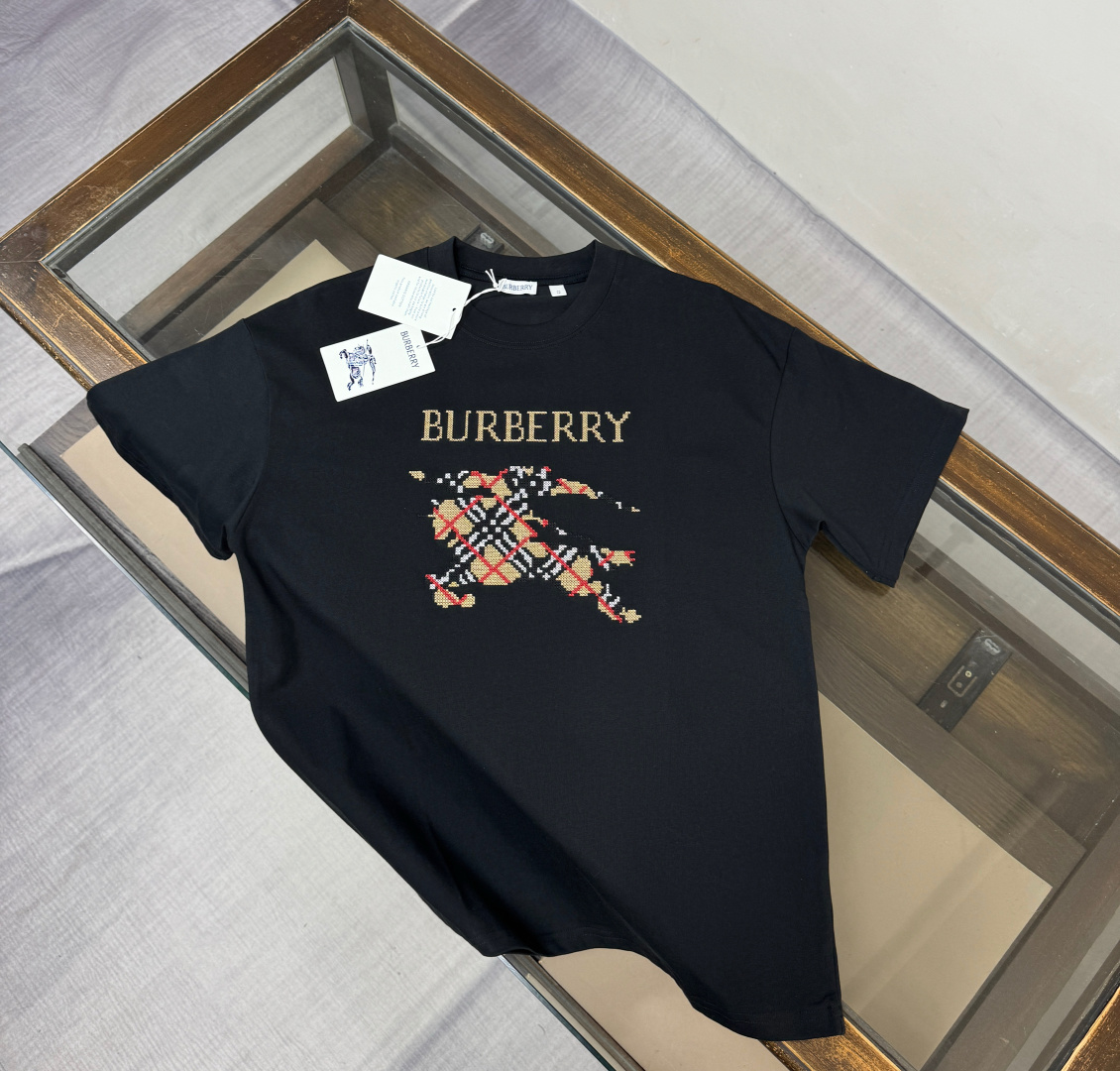 designer,replica,clothing,fake,1:1,lv,luxury,high quality BURBERRY’s latest embroidered horse logo short-sleeved T-shirt (RHL1MS) designer,replica,clothing,fake,1:1,lv,luxury,high quality BURBERRY’s latest embroidered horse logo short-sleeved T-shirt (RHL1MS)