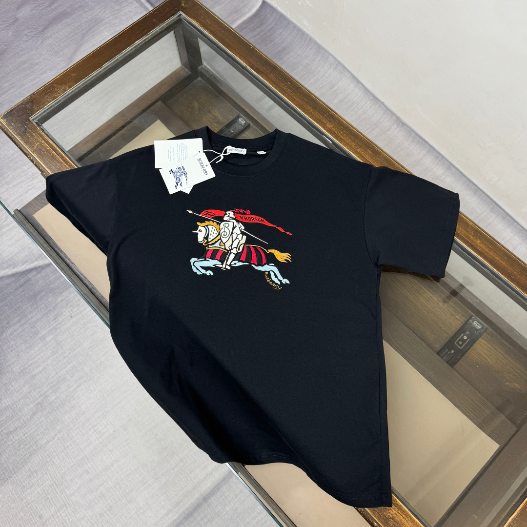 designer,replica,clothing,fake,1:1,lv,luxury,high quality BURBERRY’s latest equestrian knight logo color embroidery heavy-duty logo versatile short-sleeved T-shirt (NDZKNS) designer,replica,clothing,fake,1:1,lv,luxury,high quality BURBERRY’s latest equestrian knight logo color embroidery heavy-duty logo versatile short-sleeved T-shirt (NDZKNS)