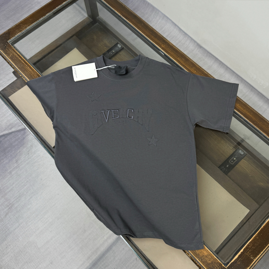 designer,replica,clothing,fake,1:1,lv,luxury,high quality Givenchy’s latest heavy-duty embroidered logo print versatile short-sleeved T-shirt (9MD3LM) designer,replica,clothing,fake,1:1,lv,luxury,high quality Givenchy’s latest heavy-duty embroidered logo print versatile short-sleeved T-shirt (9MD3LM)