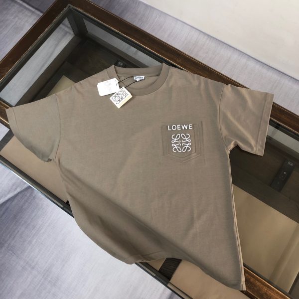 designer,replica,clothing,fake,1:1,lv,luxury,high quality LOEWE Spring/Summer 2020 New Arrival Couple Crew Neck T-Shirt with Faux Pockets and Letter Logo Label (W95USL)