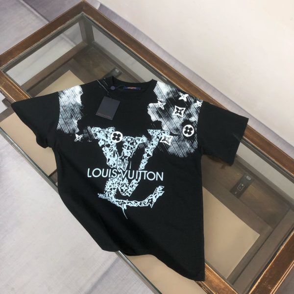 designer,replica,clothing,fake,1:1,lv,luxury,high quality Louis Vuitton’s latest versatile short-sleeved T-shirt (1NFACN)