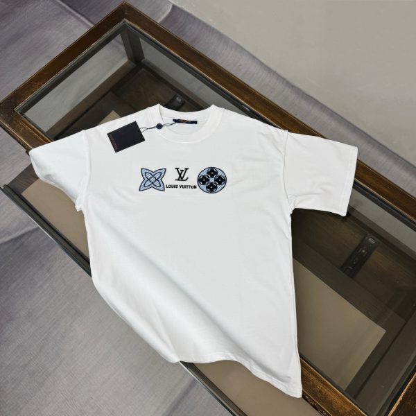 designer,replica,clothing,fake,1:1,lv,luxury,high quality Louis Vuitton’s latest heavy-duty embroidered logo print versatile short-sleeved T-shirt (19T8AS)