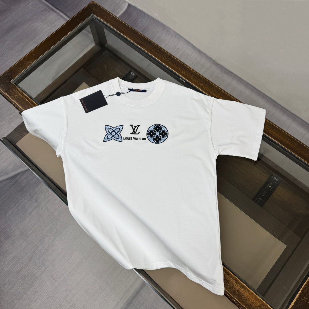 designer,replica,clothing,fake,1:1,lv,luxury,high quality Louis Vuitton’s latest heavy-duty embroidered logo print versatile short-sleeved T-shirt (19T8AS) designer,replica,clothing,fake,1:1,lv,luxury,high quality Louis Vuitton’s latest heavy-duty embroidered logo print versatile short-sleeved T-shirt (19T8AS)
