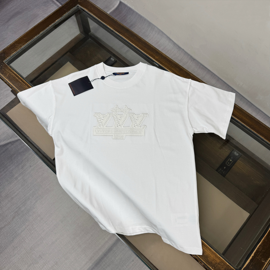 designer,replica,clothing,fake,1:1,lv,luxury,high quality Louis Vuitton’s latest heavy-duty embroidered logo print short-sleeved T-shirt (CO9KY8) designer,replica,clothing,fake,1:1,lv,luxury,high quality Louis Vuitton’s latest heavy-duty embroidered logo print short-sleeved T-shirt (CO9KY8)