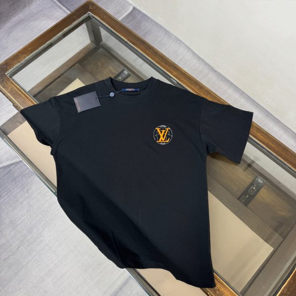 designer,replica,clothing,fake,1:1,lv,luxury,high quality Louis Vuitton’s latest heavy-duty embroidered logo print versatile short-sleeved T-shirt (OLILBR)