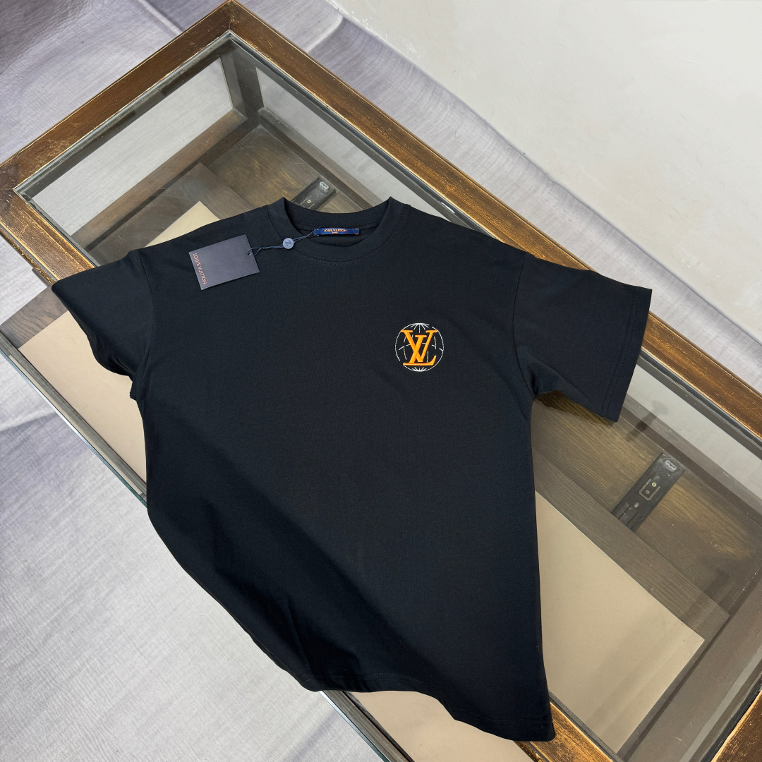 designer,replica,clothing,fake,1:1,lv,luxury,high quality Louis Vuitton’s latest heavy-duty embroidered logo print versatile short-sleeved T-shirt (OLILBR) designer,replica,clothing,fake,1:1,lv,luxury,high quality Louis Vuitton’s latest heavy-duty embroidered logo print versatile short-sleeved T-shirt (OLILBR)