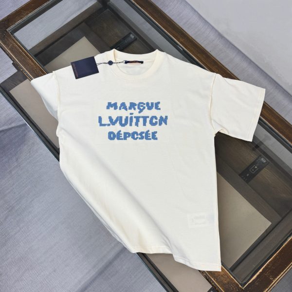 designer,replica,clothing,fake,1:1,lv,luxury,high quality Louis Vuitton’s latest heavy-duty embroidered logo print versatile short-sleeved T-shirt (RH6JLK)