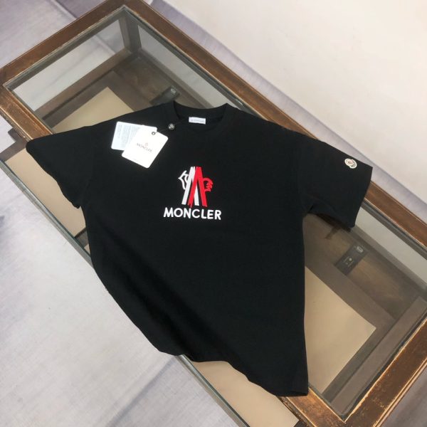 designer,replica,clothing,fake,1:1,lv,luxury,high quality MONCLER’s latest versatile short-sleeved T-shirt (5ZCFXR)