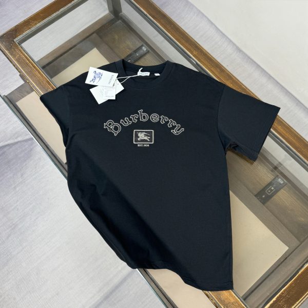 designer,replica,clothing,fake,1:1,lv,luxury,high quality BURBERRY Spring/Summer New Arrival: Short-Sleeve Crew Neck T-Shirt, Unisex (3LUUHA)