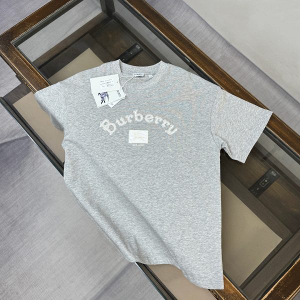 designer,replica,clothing,fake,1:1,lv,luxury,high quality BURBERRY Spring/Summer New Arrival: Short-Sleeve Crew Neck T-Shirt, Unisex (A6GK5V)