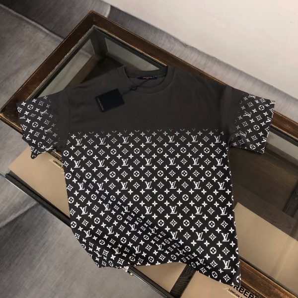 designer,replica,clothing,fake,1:1,lv,luxury,high quality Louis Vuitton New Gradient Print Short-Sleeve T-Shirt (RR7F1C)