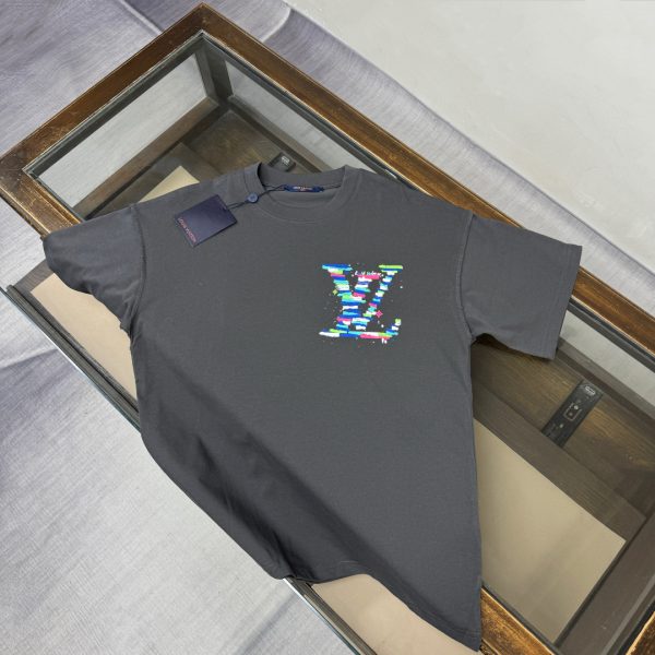 designer,replica,clothing,fake,1:1,lv,luxury,high quality Louis Vuitton’s latest versatile short-sleeved T-shirt (IF16Y8)