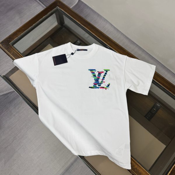 designer,replica,clothing,fake,1:1,lv,luxury,high quality Louis Vuitton’s latest versatile short-sleeved T-shirt (O62ESL)
