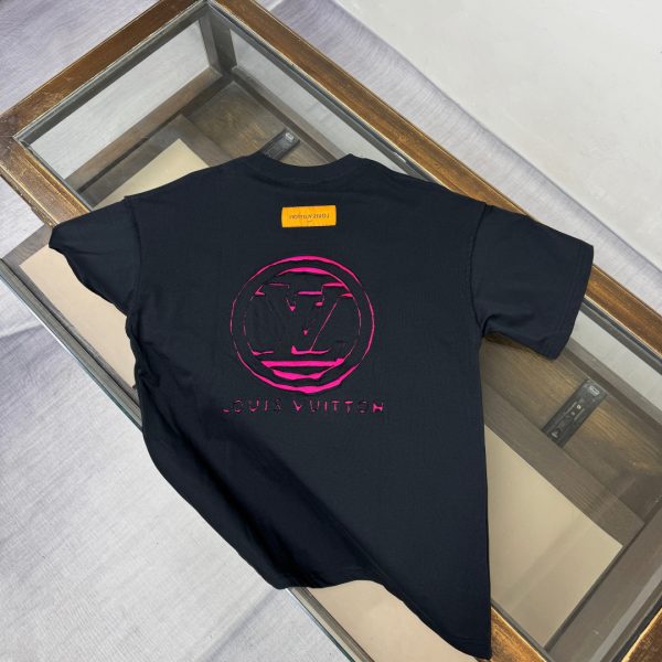 designer,replica,clothing,fake,1:1,lv,luxury,high quality Louis Vuitton’s latest versatile short-sleeved T-shirt (Y2RTT2)