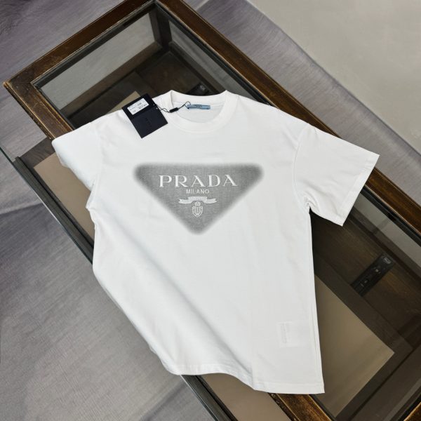 designer,replica,clothing,fake,1:1,lv,luxury,high quality PRADA Spring/Summer New Arrival: Short-Sleeve Crew Neck T-Shirt, Unisex (2E8CMN)