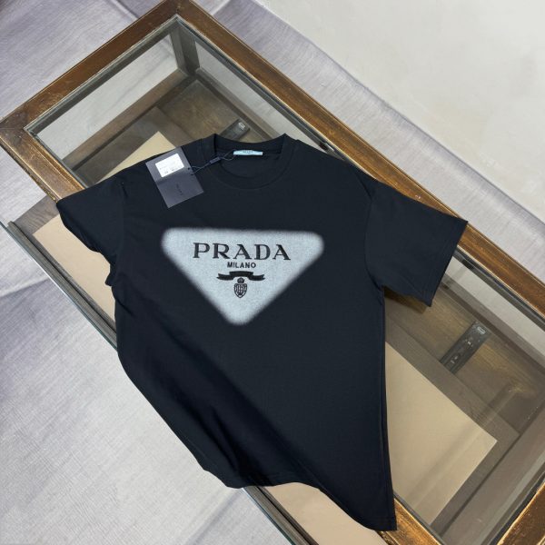 designer,replica,clothing,fake,1:1,lv,luxury,high quality PRADA Spring/Summer New Arrival: Short-Sleeve Crew Neck T-Shirt, Unisex (6QE3RD)