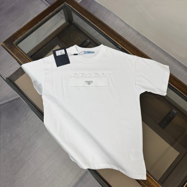 designer,replica,clothing,fake,1:1,lv,luxury,high quality PRADA Spring/Summer New Arrival: Short-Sleeve Crew Neck T-Shirt, Unisex (VWLEX5)