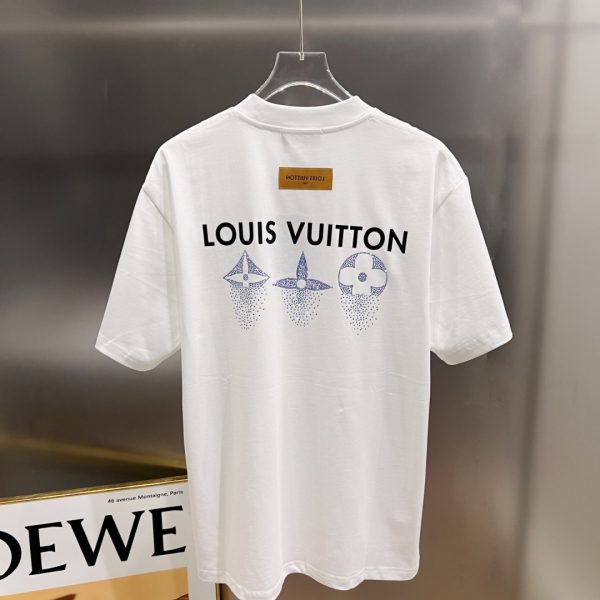 designer,replica,clothing,fake,1:1,lv,luxury,high quality Louis Vuitton Spring/Summer New Arrival: Classic 3D Lettering Design, Custom Double-Weave Plain Cotton Short-Sleeve T-Shirt (SGOY3M)