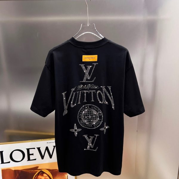 designer,replica,clothing,fake,1:1,lv,luxury,high quality Louis Vuitton Spring/Summer New Arrival: Classic Lettering with 3D Rhinestone Design, Custom Double-Weave Plain Cotton Short-Sleeve T-Shirt (5QGNWY)