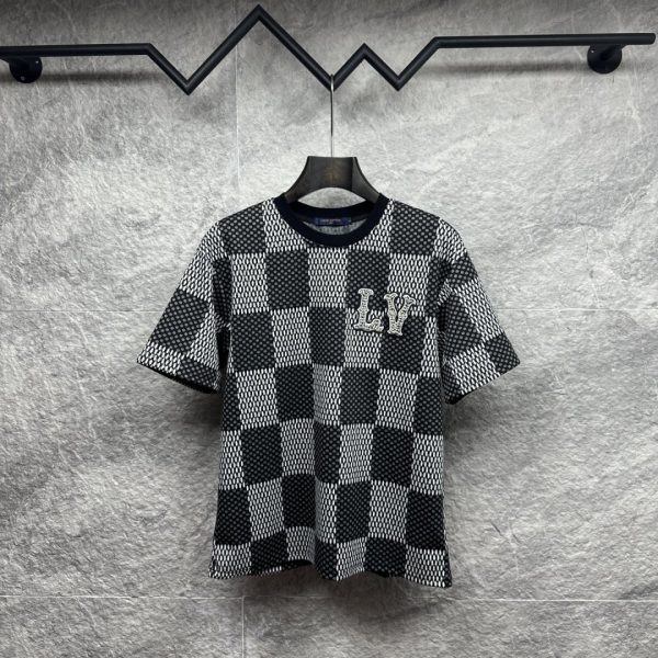 designer,replica,clothing,fake,1:1,lv,luxury,high quality New LV Damier checkered shirt with rhinestone logo, matching short-sleeved top for couples (VQ9SUK)