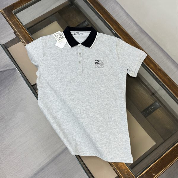 designer,replica,clothing,fake,1:1,lv,luxury,high quality LOEWE’s latest business casual short-sleeved polo shirt with turn-down collar, unisex style (F5DV9T)