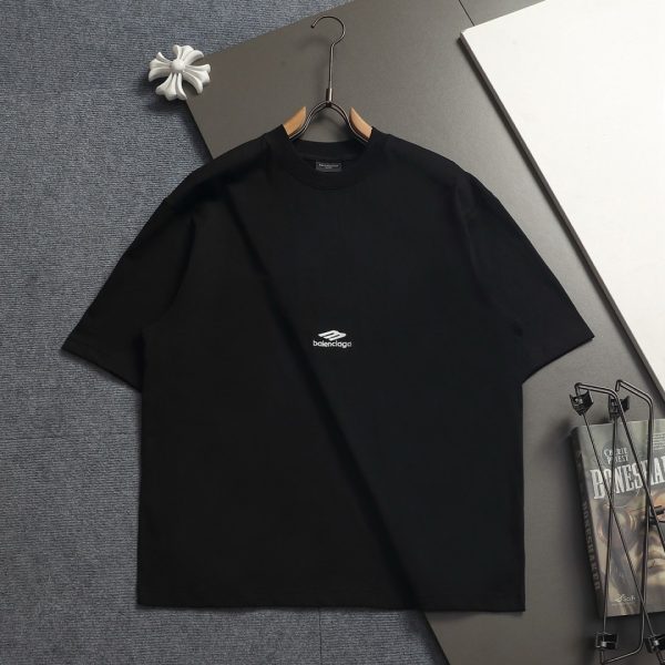 designer,replica,clothing,fake,1:1,lv,luxury,high quality BALENCIAGA Simple Logo Embroidery Design, Refined Logo Enhancement, Official Style Short-Sleeve T-Shirt (Z6IW0M)