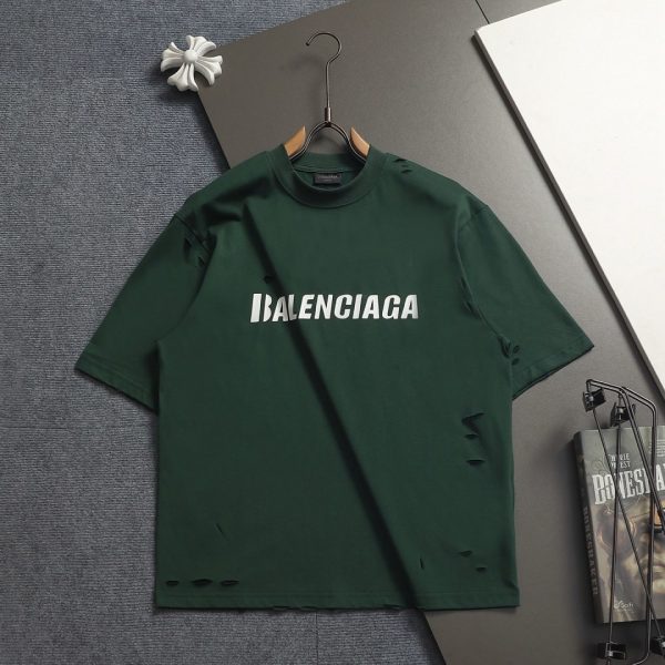 designer,replica,clothing,fake,1:1,lv,luxury,high quality BALENCIAGA Simple Logo Print with Irregular Distressed Details – Official Style Short-Sleeve T-Shirt (7ONKR1)