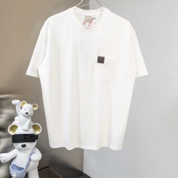 designer,replica,clothing,fake,1:1,lv,luxury,high quality New Dior distressed leather label pocket short-sleeved T-shirt (8JBJQH)