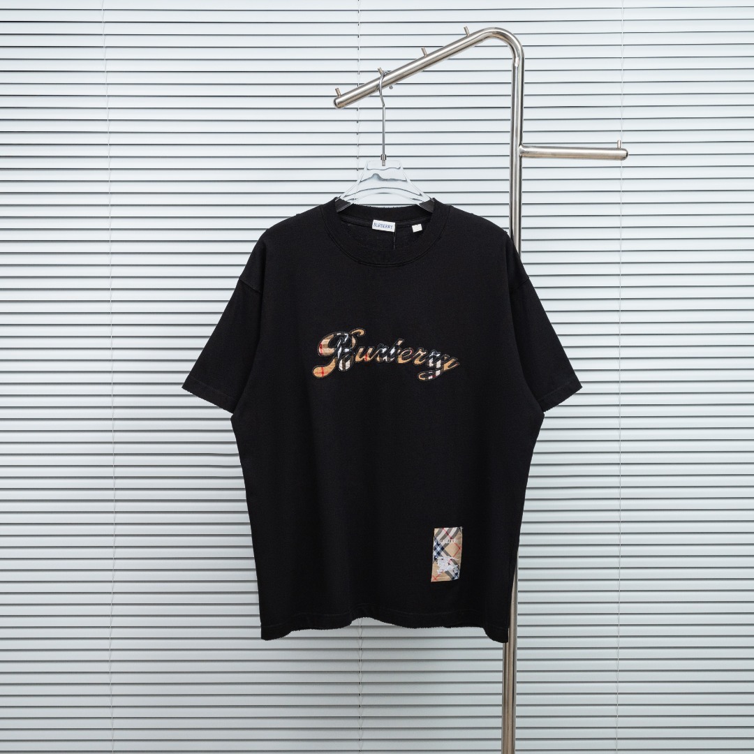 designer,replica,clothing,fake,1:1,lv,luxury,high quality Burberry short-sleeved shirt with appliquéd equestrian trim and frayed edges, color (BJXXRE). designer,replica,clothing,fake,1:1,lv,luxury,high quality Burberry short-sleeved shirt with appliquéd equestrian trim and frayed edges, color (BJXXRE).