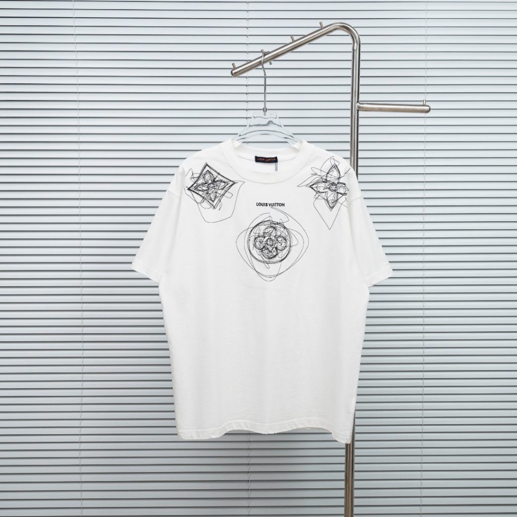 designer,replica,clothing,fake,1:1,lv,luxury,high quality Louis Vuitton Designer Collection Hand-Painted Graffiti Style Short-Sleeve T-Shirt, Color (JVXCZU)