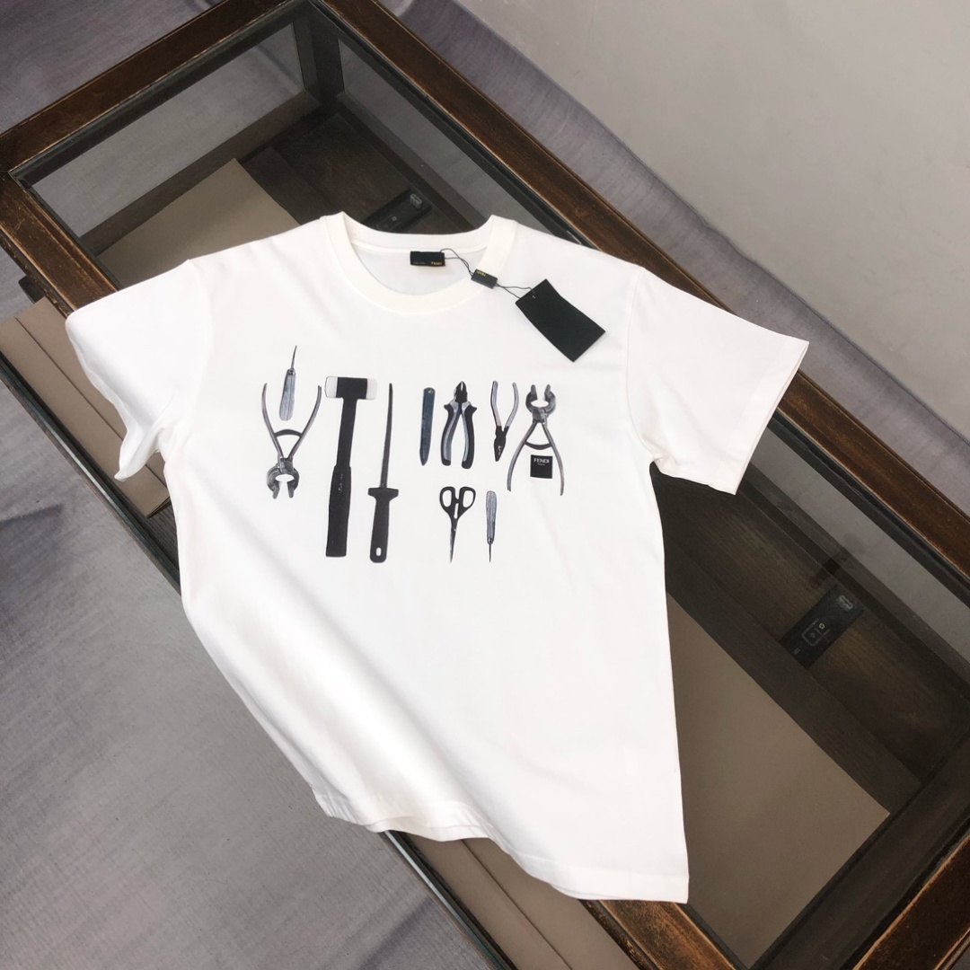 designer,replica,clothing,fake,1:1,lv,luxury,high quality FENDI’s latest short-sleeved T-shirt (YGI1LY) designer,replica,clothing,fake,1:1,lv,luxury,high quality FENDI’s latest short-sleeved T-shirt (YGI1LY)