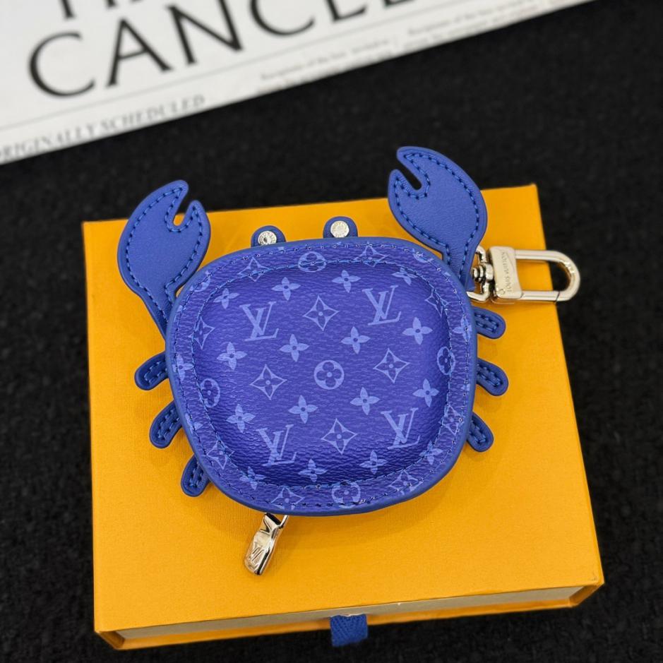 designer,replica,clothing,fake,1:1,lv,luxury,high quality Louis Vuitton crab-themed eye charm and earphone bag (28J0CU)