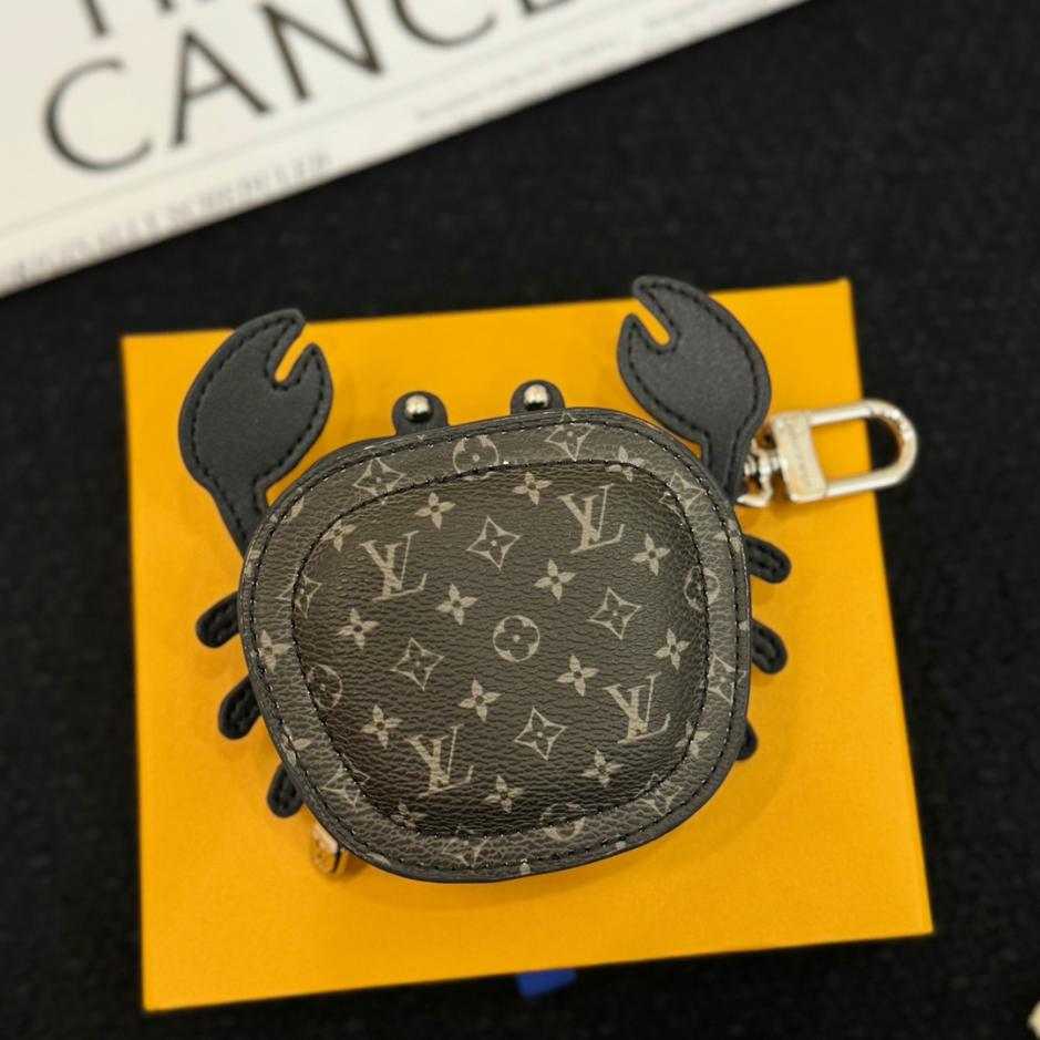 designer,replica,clothing,fake,1:1,lv,luxury,high quality New LV crab charm/Louis Vuitton crab earphone bag (45E1RZ)