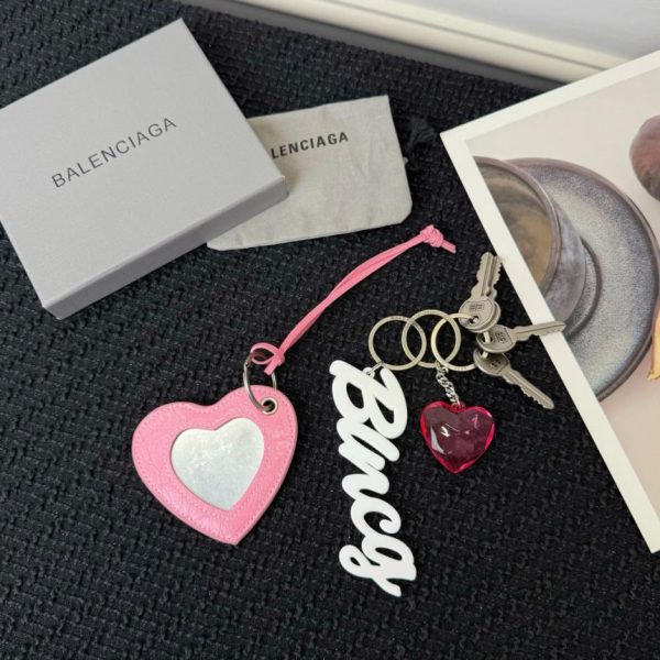 designer,replica,clothing,fake,1:1,lv,luxury,high quality New Arrival: Balenciaga Rodeo Heart-Shaped Mirror Keychain (AW7WXE) with a Coating on the Mirror and Comes with a Small Box