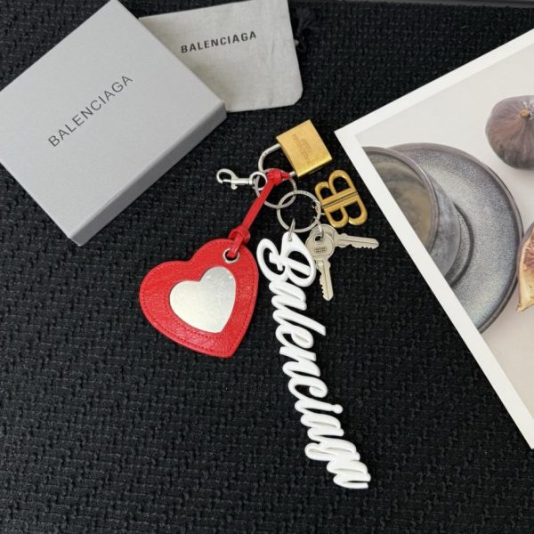 designer,replica,clothing,fake,1:1,lv,luxury,high quality New Arrival: Balenciaga Rodeo Heart-Shaped Mirror Keychain (9TX3CM) with a Coating on the Mirror and Comes with a Small Box