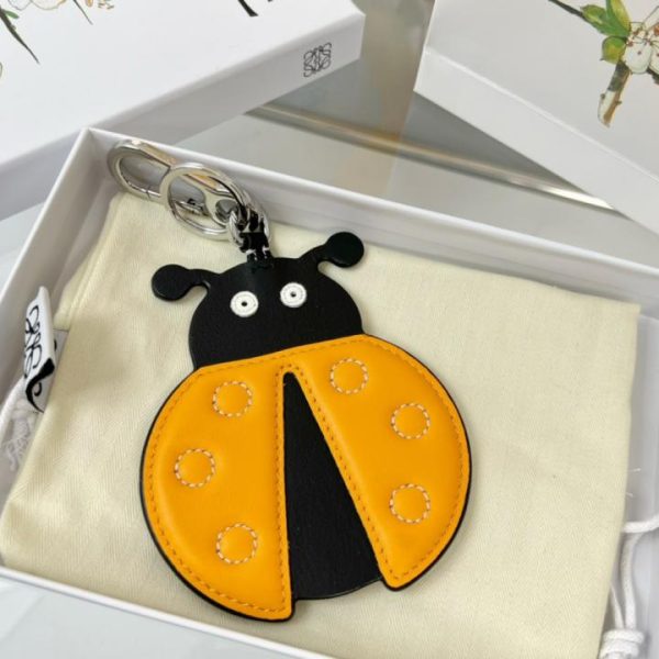 designer,replica,clothing,fake,1:1,lv,luxury,high quality New Loewe Leather Keychain Car Keychain Beetle Charm Series (WUI0G1)