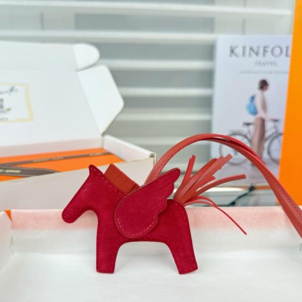 designer,replica,clothing,fake,1:1,lv,luxury,high quality New suede (faux leather) Hermes Rodeo Pegasus keychain/bag charm, handmade with exquisite stitching (AZ0GZY).