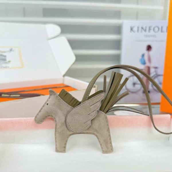 designer,replica,clothing,fake,1:1,lv,luxury,high quality New suede (faux leather) Hermes Rodeo Pegasus keychain/bag charm, hand-stitched (VN4KKF)