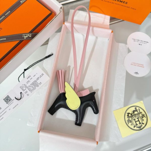 designer,replica,clothing,fake,1:1,lv,luxury,high quality New Hermès Rodeo Pegase bag charm/keychain, hand-stitched in lambskin (2I9VKR).