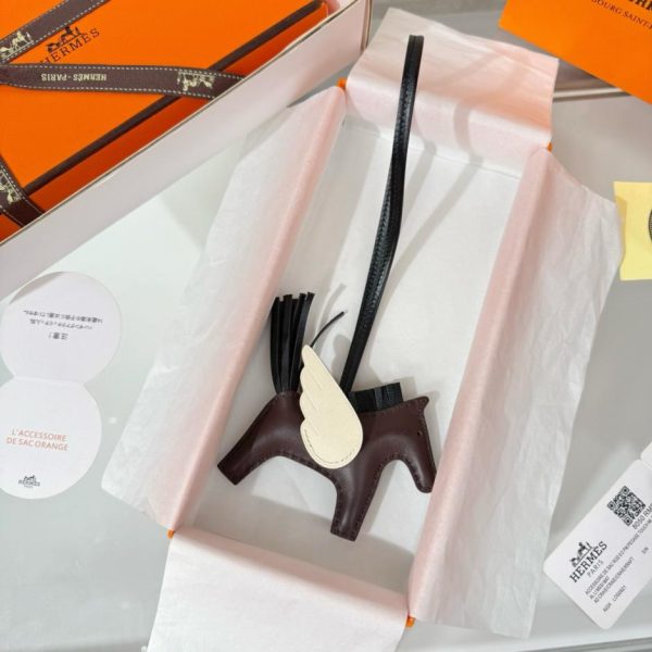 designer,replica,clothing,fake,1:1,lv,luxury,high quality New Hermès Rodeo Pegase bag charm/keychain, hand-stitched in lambskin (CSHMO4).