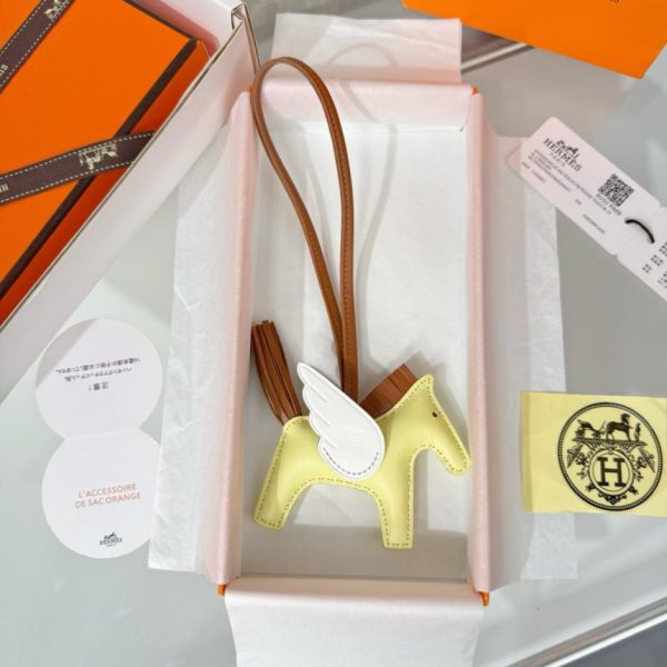 designer,replica,clothing,fake,1:1,lv,luxury,high quality New Hermès Rodeo Pegase bag charm/keychain, hand-stitched in lambskin (G2S5IZ).